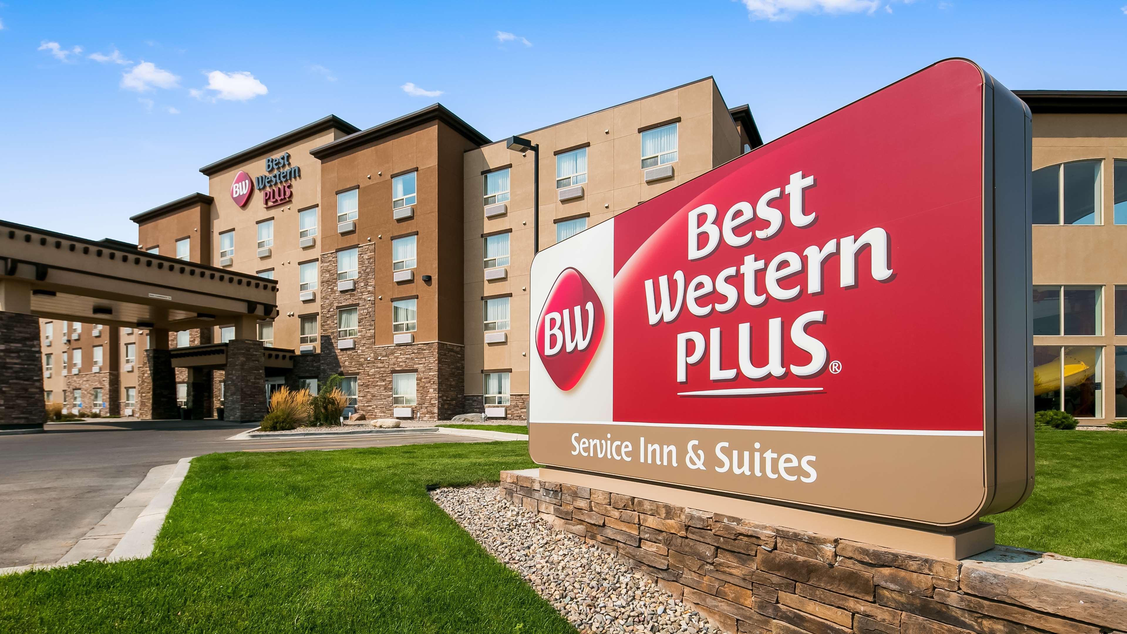 Best Western Plus Service Inn & Suites Lethbridge Exterior photo